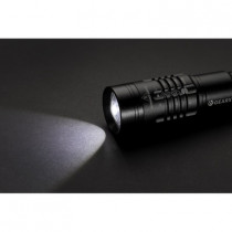 Latarka Gear X, ładowana przez USB z logo firmy w LazyStore!
