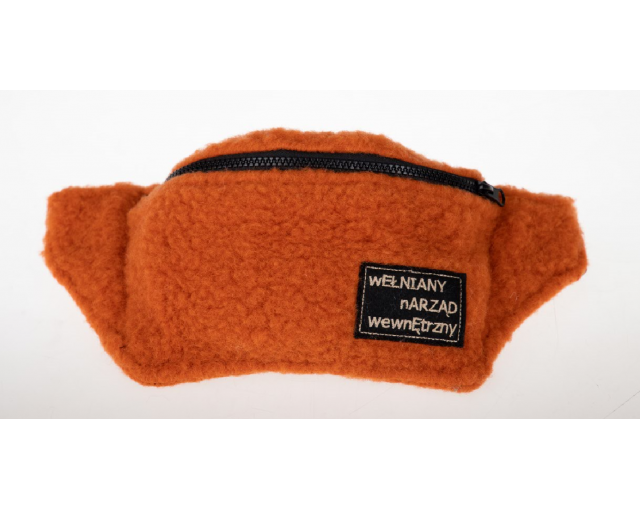 Nerka z owczej wełny z logo firmy w LazyStore!