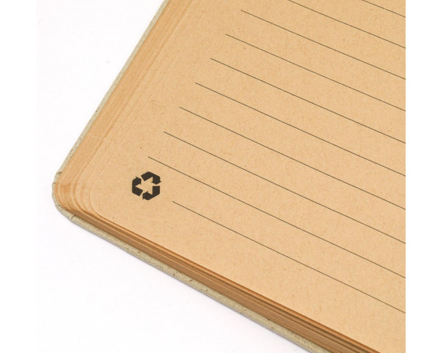 Notes z papieru z trawy