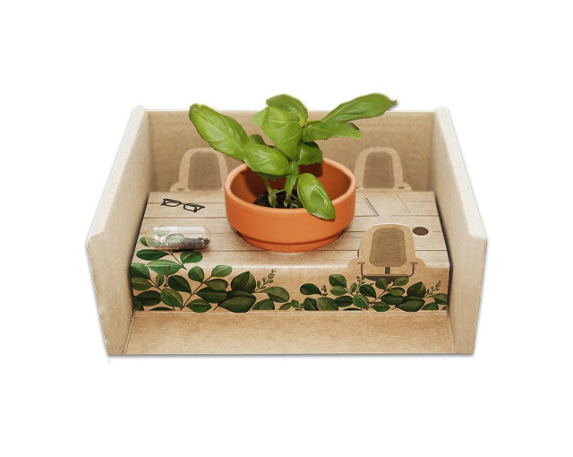 Diorama z logo firmy w LazyStore!