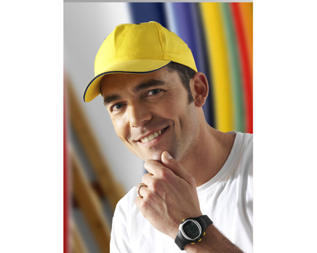 Czapka z daszkiem z logo firmy w LazyStore!