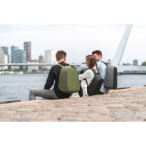 Bobby Hero Small plecak chroniący przed kieszonkowcami z logo firmy w LazyStore!