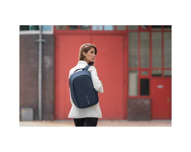 Bobby Hero Small plecak chroniący przed kieszonkowcami z logo firmy w LazyStore!
