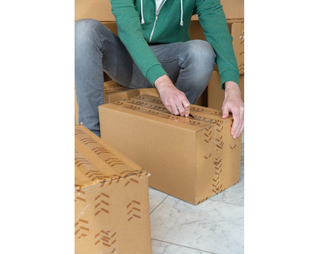 Nóż do otwierania paczek z logo firmy w LazyStore!