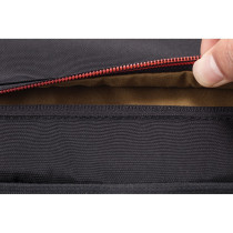 Bobby Sling, plecak chroniący przed kieszonkowcami z logo firmy w LazyStore!