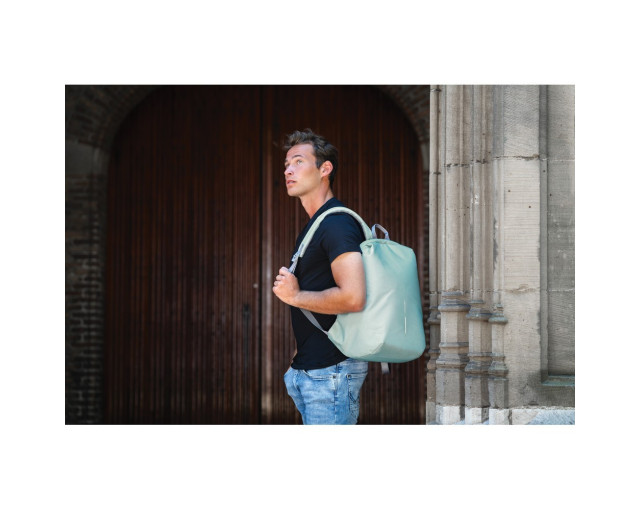 Bobby Soft plecak chroniący przed kieszonkowcami z logo firmy w LazyStore!