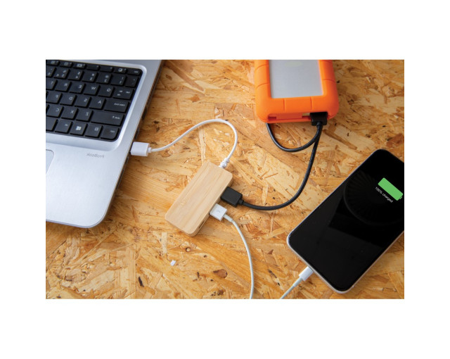 Bambusowy hub USB 2.0 z USB C z logo firmy w LazyStore!
