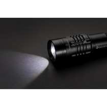 Latarka Gear X, ładowana przez USB z logo firmy w LazyStore!