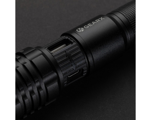 Latarka Gear X, ładowana przez USB z logo firmy w LazyStore!