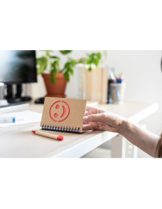 Notatnik ok. B7 "uśmiechnięta buzia" z długopisem z logo firmy w LazyStore! 2