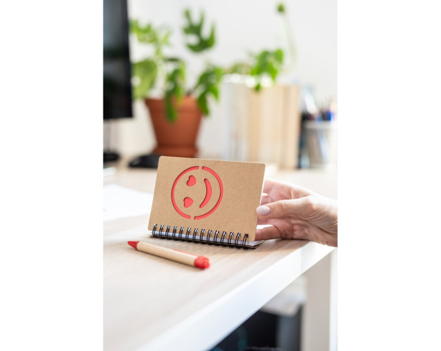 Notatnik ok. B7 "uśmiechnięta buzia" z długopisem z logo firmy w LazyStore!