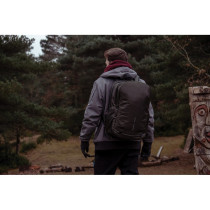 Bobby Explore plecak chroniący przed kieszonkowcami z logo firmy w LazyStore!