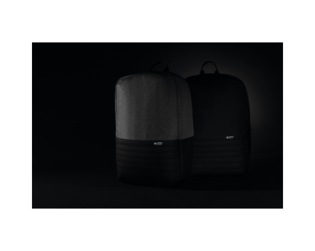 Plecak chroniący przed kieszonkowcami Swiss Peak AWARE™ RPET z logo firmy w LazyStore!