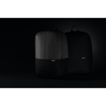 Plecak chroniący przed kieszonkowcami Swiss Peak AWARE™ RPET z logo firmy w LazyStore!