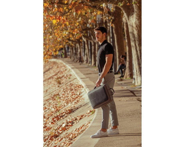 Bobby Bizz 2.0 plecak chroniący przed kieszonkowcami z logo firmy w LazyStore!