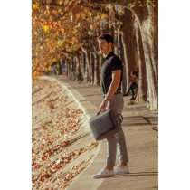 Bobby Bizz 2.0 plecak chroniący przed kieszonkowcami z logo firmy w LazyStore!