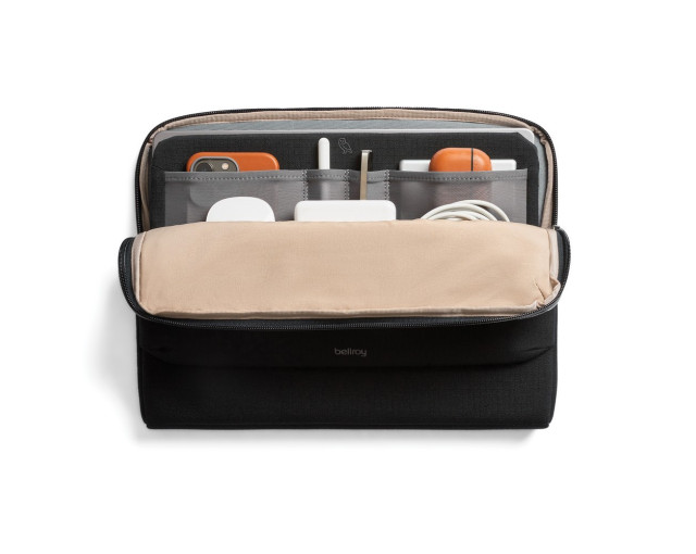Pokrowiec na laptopa 16" Bellroy z logo firmy w LazyStore!