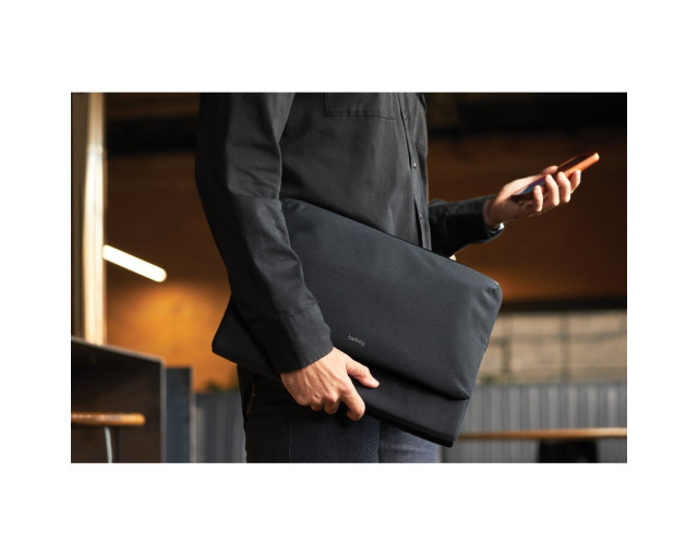 Pokrowiec na laptopa 16" Bellroy z logo firmy w LazyStore!