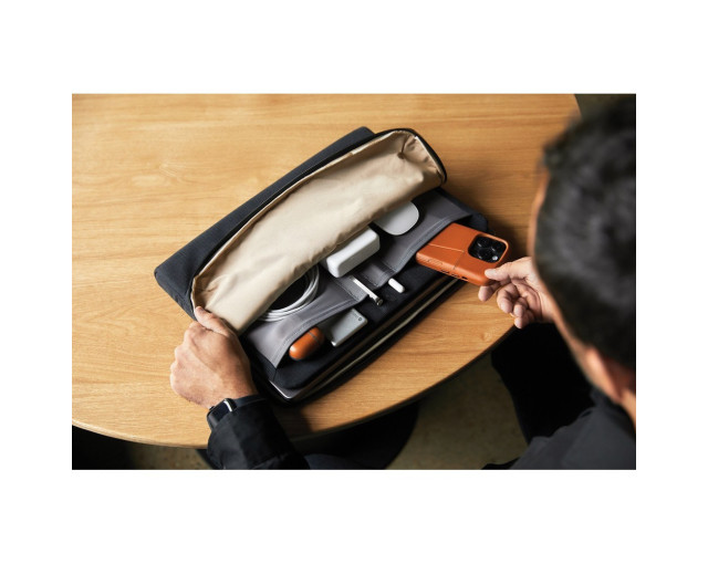 Pokrowiec na laptopa 16" Bellroy z logo firmy w LazyStore!