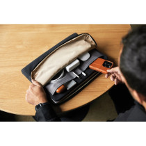 Pokrowiec na laptopa 16" Bellroy z logo firmy w LazyStore!