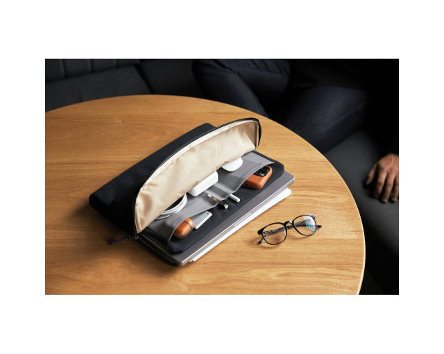 Pokrowiec na laptopa 16" Bellroy z logo firmy w LazyStore!