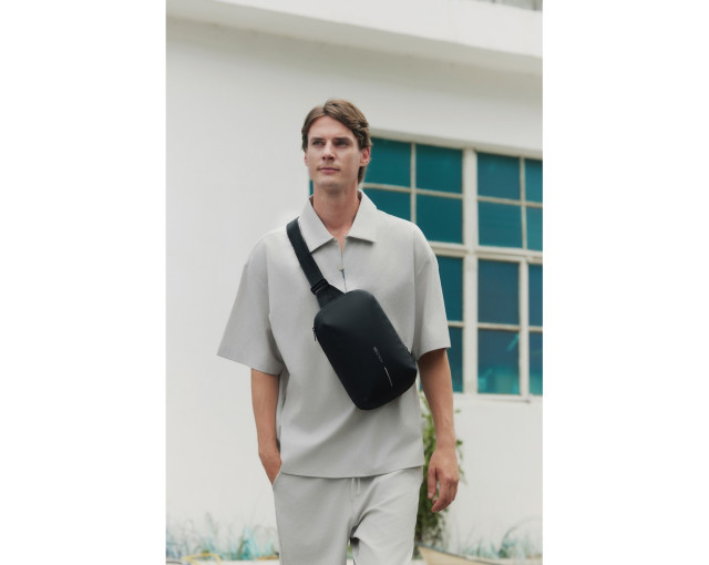 Wodoszczelna torba na ramię, saszetka Urban Sling z logo firmy w LazyStore!