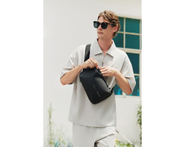 Wodoszczelna torba na ramię, saszetka Urban Sling z logo firmy w LazyStore!