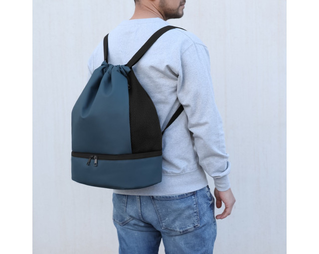 Worek z szerokimi paskami z logo firmy w LazyStore!