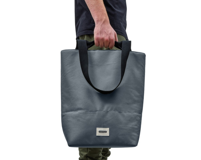 Torba termoizolacyjna Black+Blum z logo firmy w LazyStore!