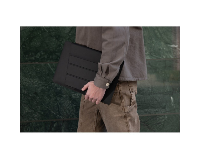 Pokrowiec na laptopa 14" z logo firmy w LazyStore!