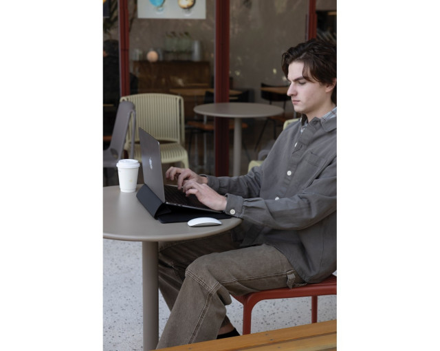 Pokrowiec na laptopa 14" z logo firmy w LazyStore!