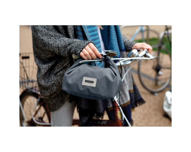 Torba termoizloacyjna Black+Blum z logo firmy w LazyStore!