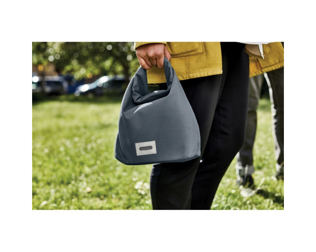 Torba termoizloacyjna Black+Blum z logo firmy w LazyStore!