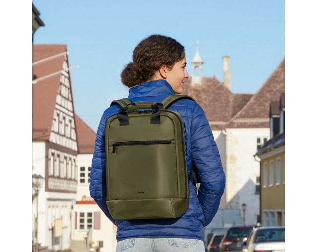 Plecak laptopa 16,2" Hama Lightweight z logo firmy w LazyStore!