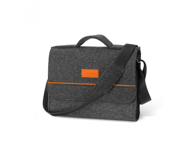 Filcowa torba na laptopa z logo firmy w LazyStore!