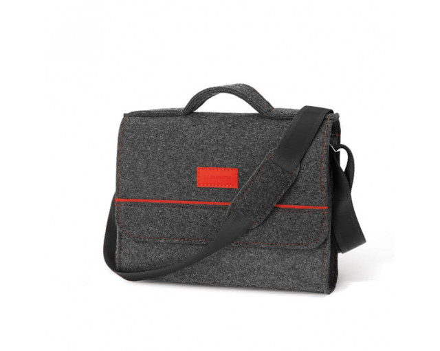 Filcowa torba na laptopa z logo firmy w LazyStore!